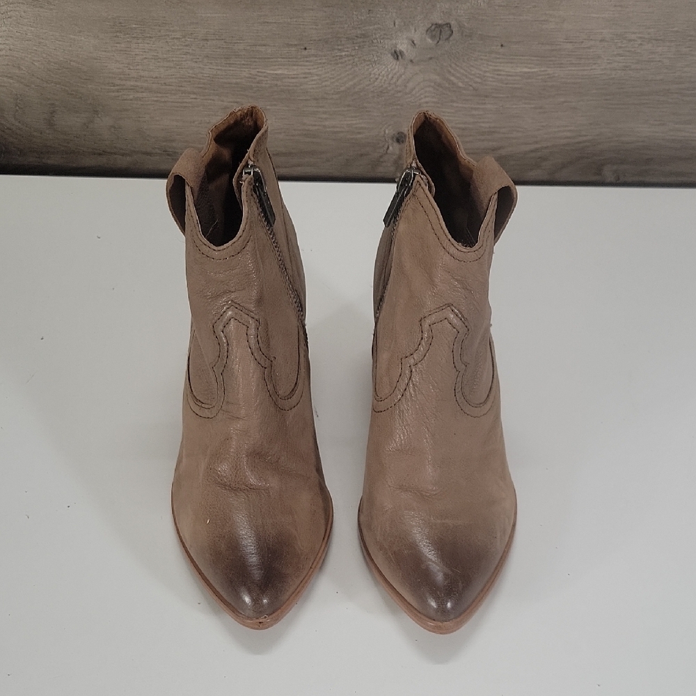 Frye Women's Taupe Leather Ankle Boots - Stylish Western-Inspired Booties Sz 6.5